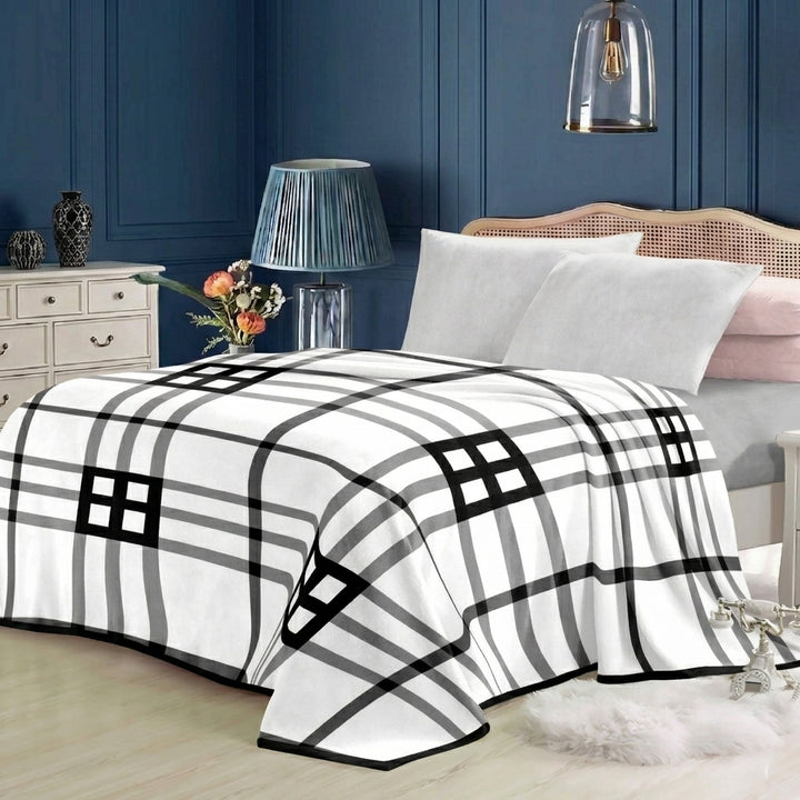 Super Soft 3kg 195 x 225 Mink Blanket - Black & White Grid