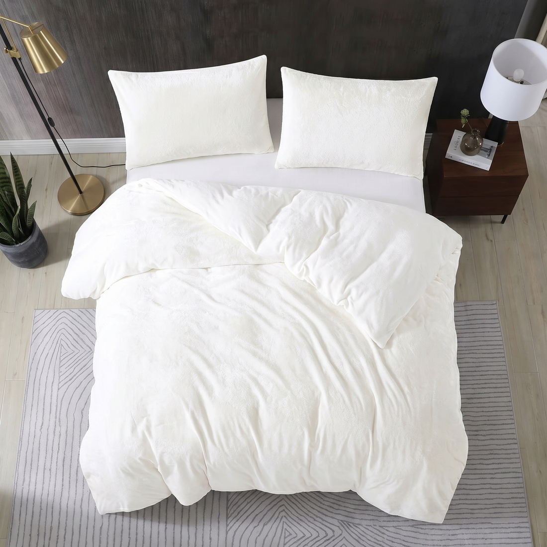 White velvet quilt cover set featuring a plush and elegant design.