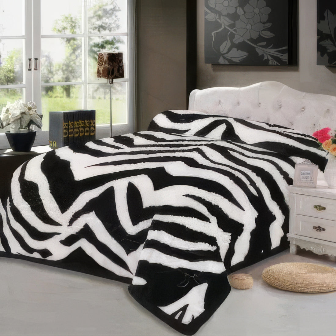 Super Soft 4kg 220 x 240 Mink Blanket - Black and White Zebra Print