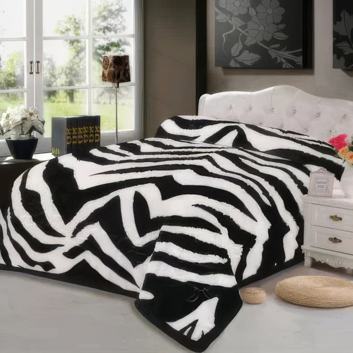 Super Soft 4kg 220 x 240 Mink Blanket - Black and White Zebra Print