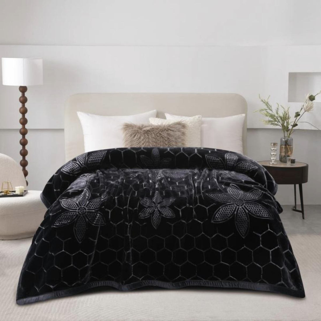 Super Soft 4kg Mink Blanket - Black Floral Hexa Design
