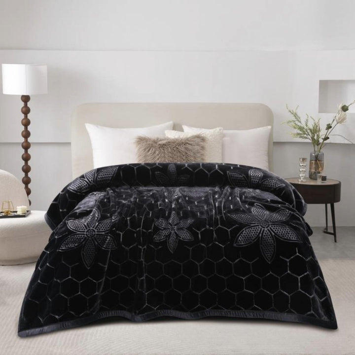 Super Soft 4kg Mink Blanket - Black Floral Hexa Design