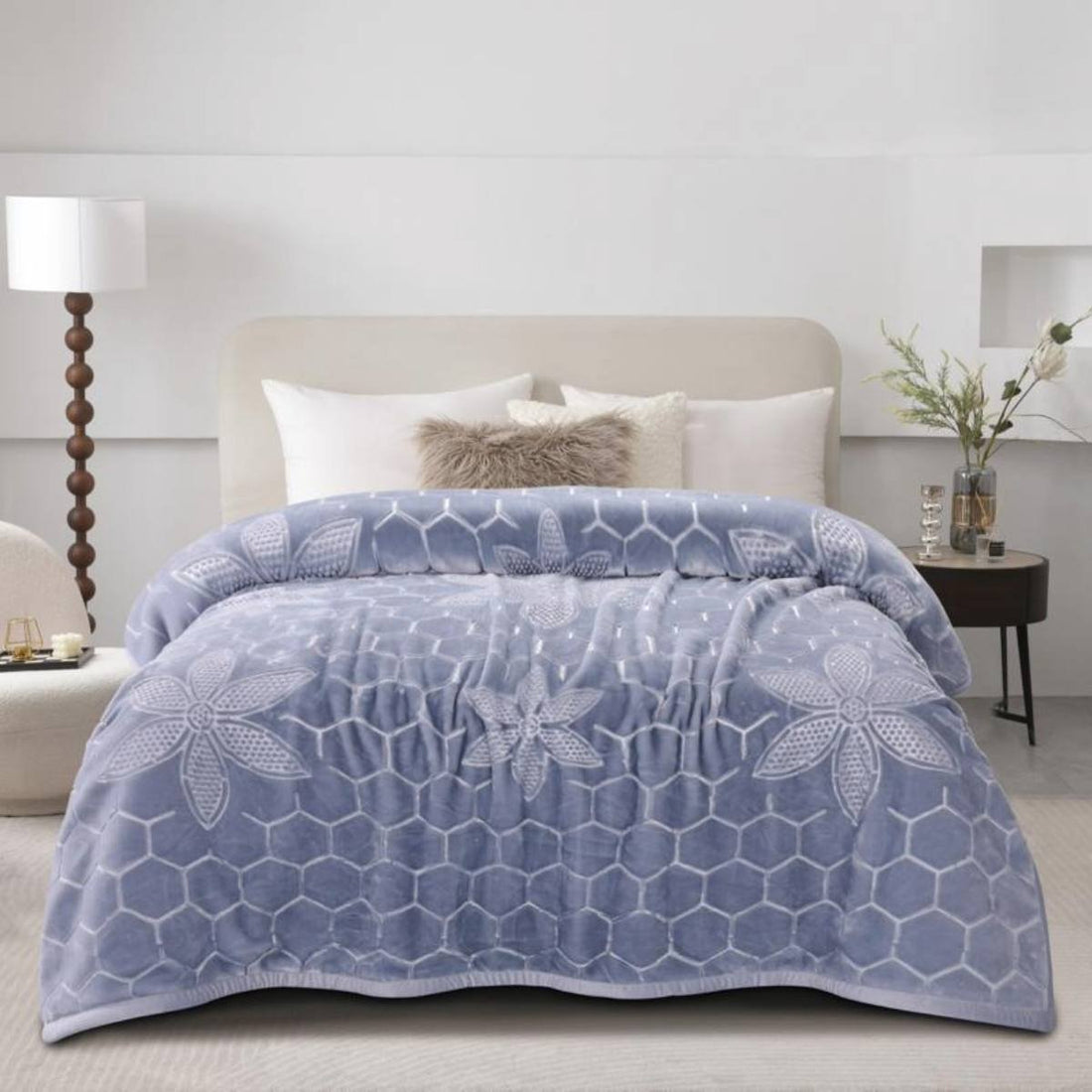 Super Soft 4kg Mink Blanket - Light Blue Floral Hexa Design