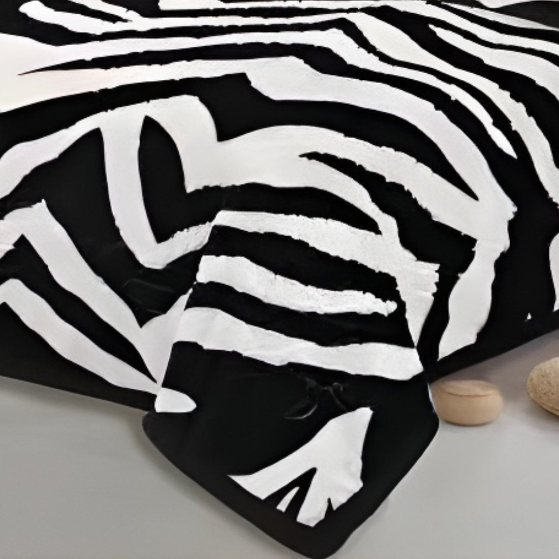 Super Soft 4kg 220 x 240 Mink Blanket - Black and White Zebra Print