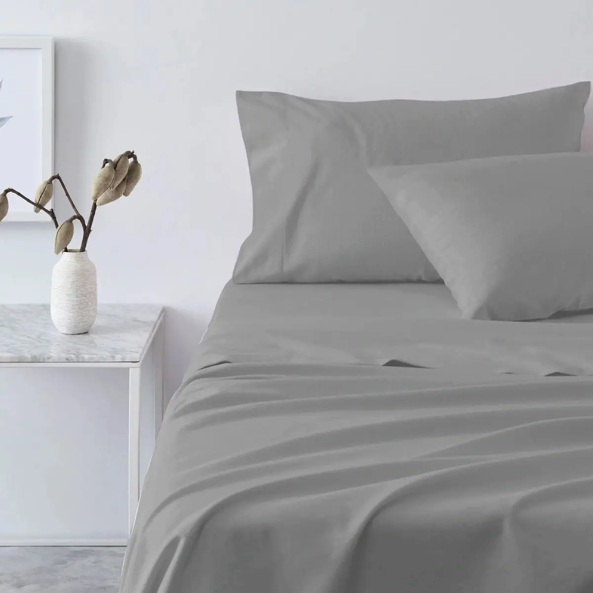 Elegant linen bedding set