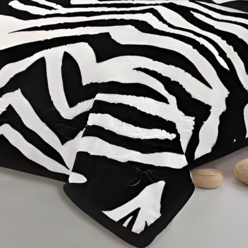 Super Soft 4kg 220 x 240 Mink Blanket - Black and White Zebra Print - Image 3